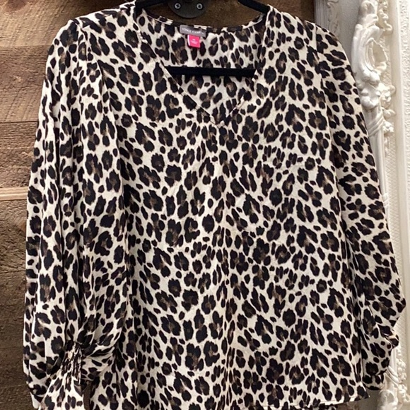 Vince Camuto Blouse V Neck Animal Print Size Small - Picture 3 of 6